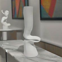 Load image into Gallery viewer, Figura tower resina blanca H:30 cm