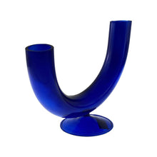 Load image into Gallery viewer, Florero forma de U de vidrio azul 17cm